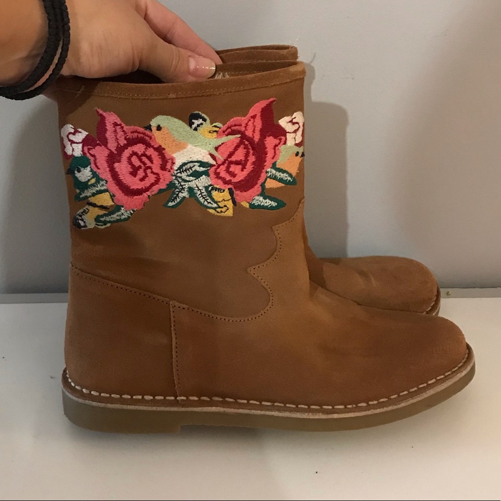 ZARA kids leather embroidered booties